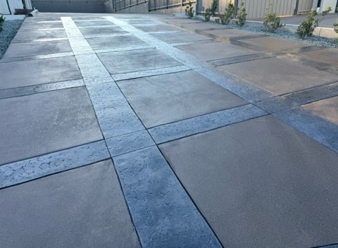 Broom-finished concrete walkway in Ashland, Oregon